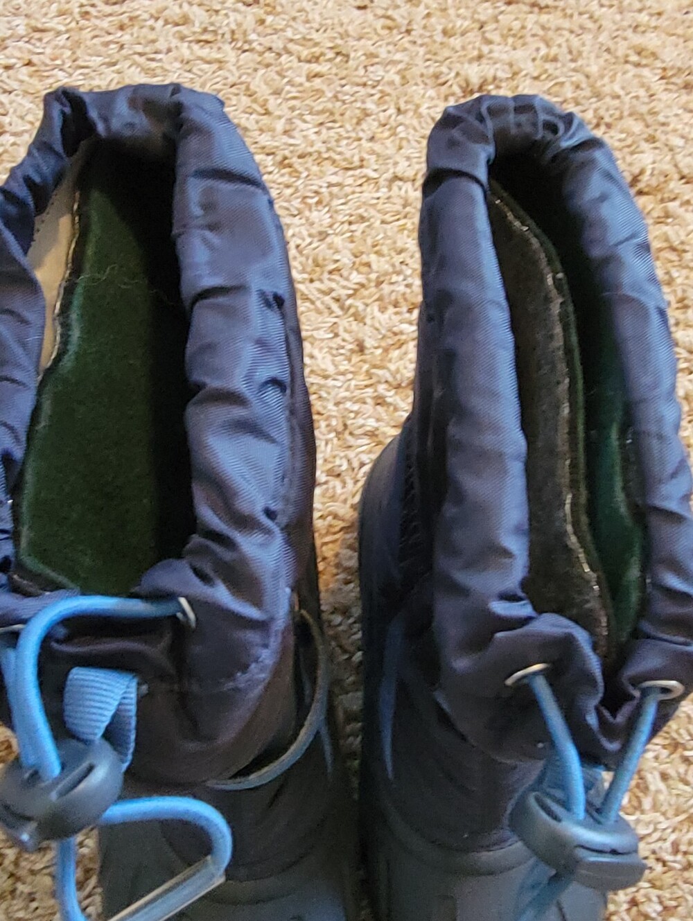 Sorel Light and Dark Blue Kids/Youth Navy Flurry Snow Boots. Size US 3 - Picture 7 of 9